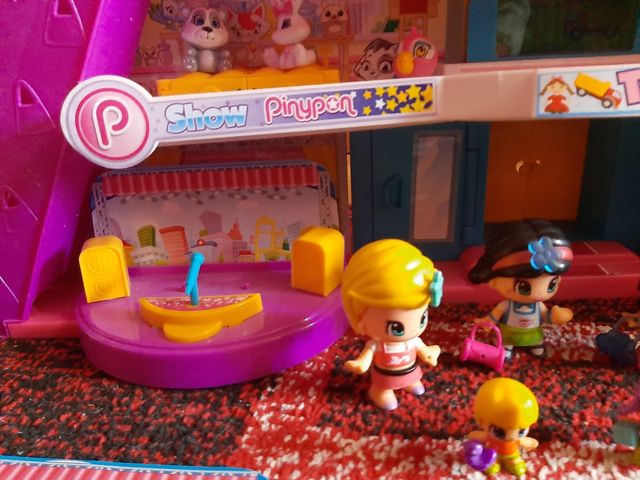 Centro Comercial Pinypon grandes dimensiones