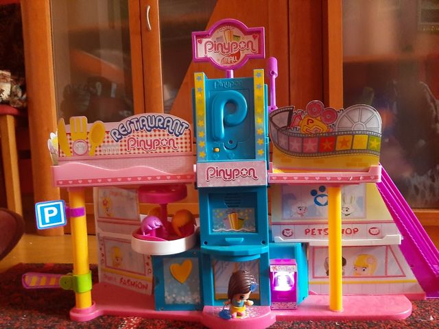 Centro Comercial Pinypon grandes dimensiones