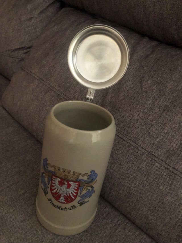 Jarra cerveza con tapa Frankfurt