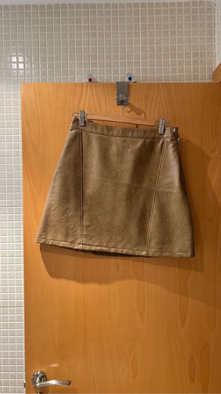 FALDA POLIPIEL DE ZARA TALLA M + JERSEY DE REGALO