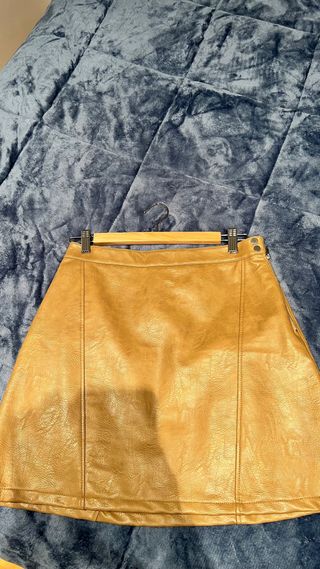 FALDA POLIPIEL DE ZARA TALLA M + JERSEY DE REGALO