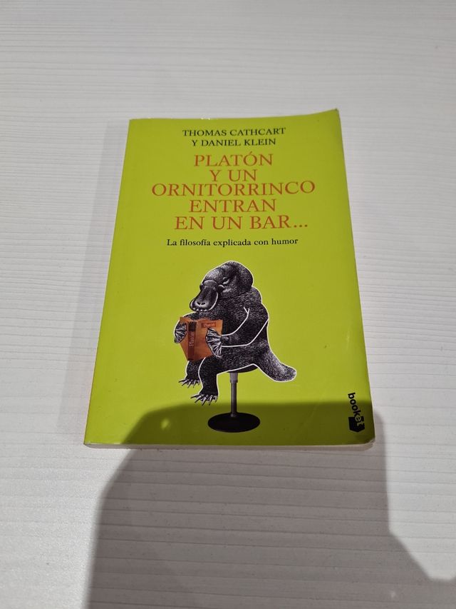 Platon y un ornitorrinco entran en un bar...