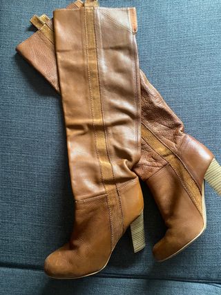 Botas piel altas mosquetero Zara