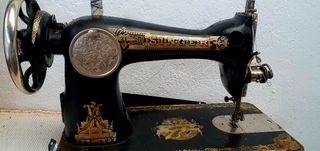 Maquina de coser Singer