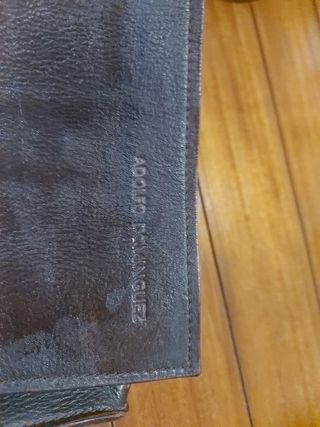 bandolera de cuero de ADOLFO DOMÍNGUEZ 