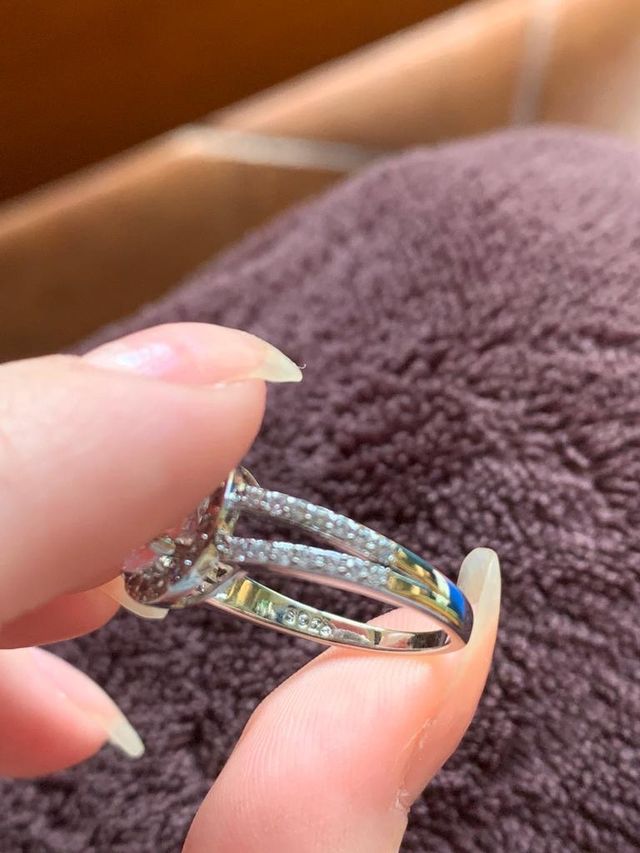 Anillo de plata y circón de 2Qt