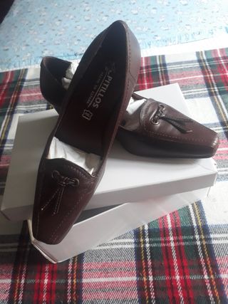 Zapatos de tacón medio nuevos pitillos 