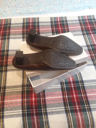 Zapatos de tacón medio nuevos pitillos 