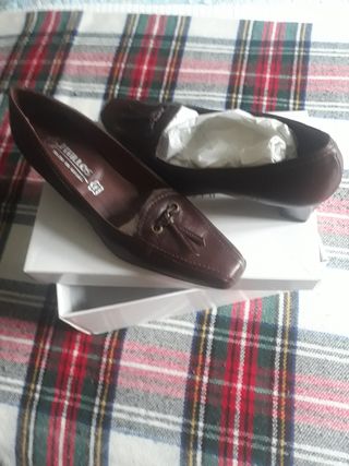 Zapatos de tacón medio nuevos pitillos 