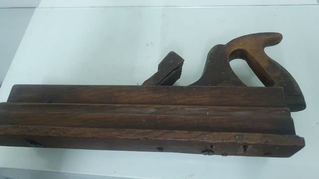 Antiguo cepillo de ebanista.