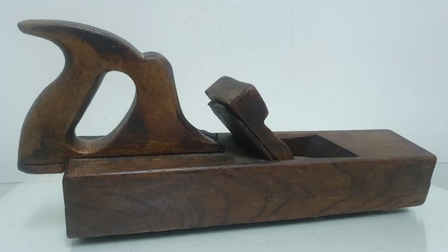 Antiguo cepillo de ebanista.