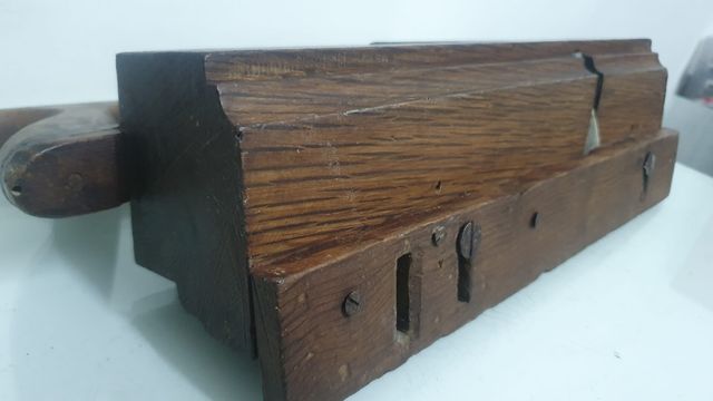 Antiguo cepillo de ebanista.