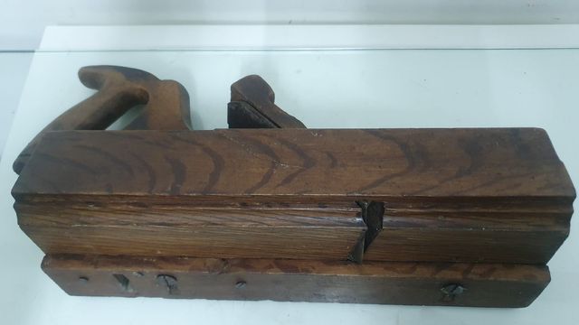 Antiguo cepillo de ebanista.