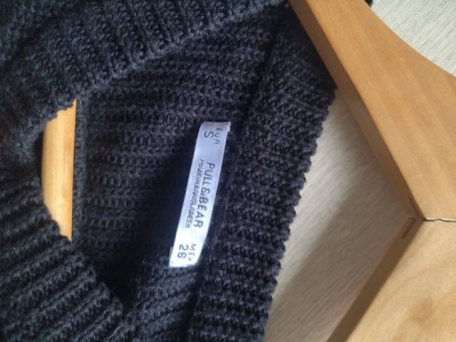 Jersey negro y granate Pull&Bear
