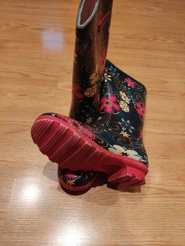 Botas de agua para niña.