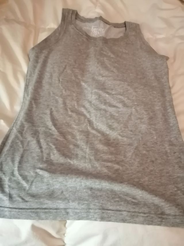 Camiseta de tirantes Nike dri- fit cotton tee.