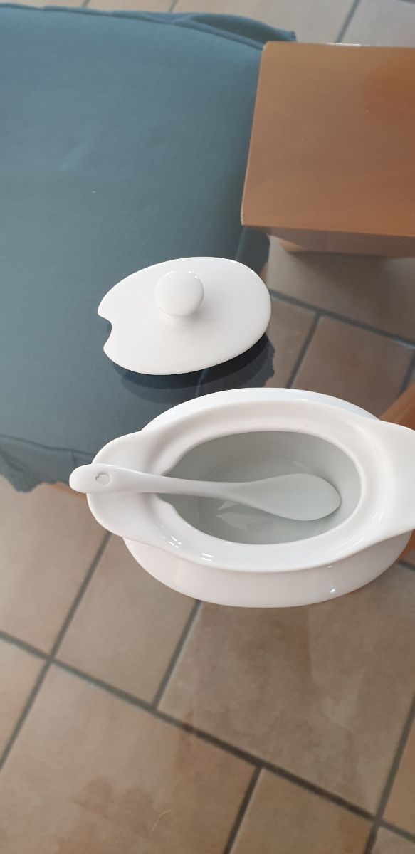 zuccheriera in porcellana