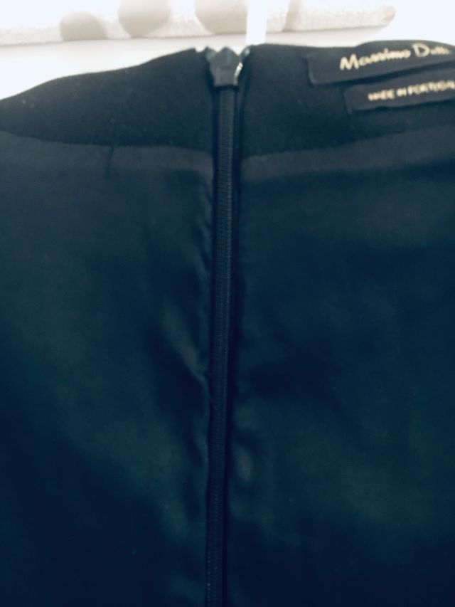 VESTIDO DE CREPE Y CHAQUETA LENTEJUELAS.