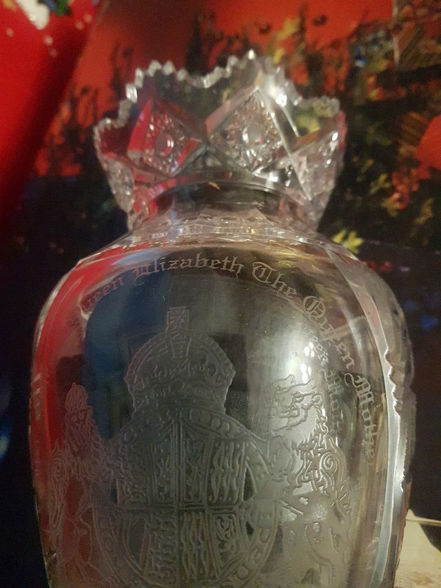 Jarrón conmemorativo de SuMajestad,la Reina Madre.