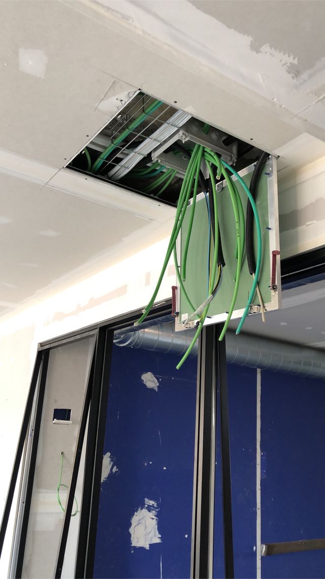 INSTALATIONES LUZ AGUA