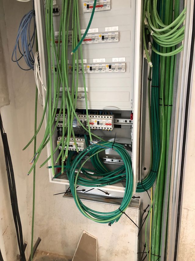 INSTALATIONES LUZ AGUA