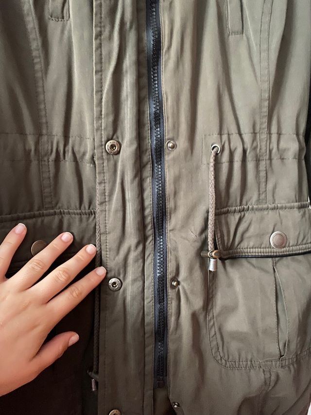 Parka verde con capucha talla S/36