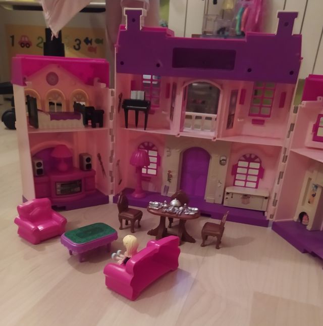 casita de juguete+wizies nube cuatro figuritas