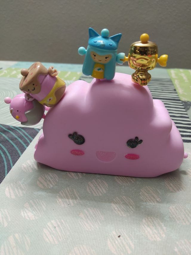 casita de juguete+wizies nube cuatro figuritas