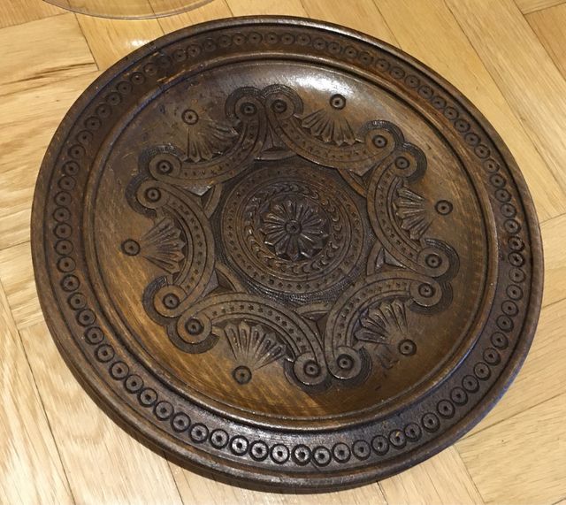 Bandeja madera tallada tapa Cristal expositora