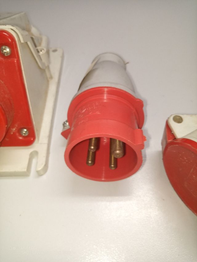 ENCHUFES TRIFÁSICOS de segunda mano por 20 EUR en Madrid en WALLAPOP