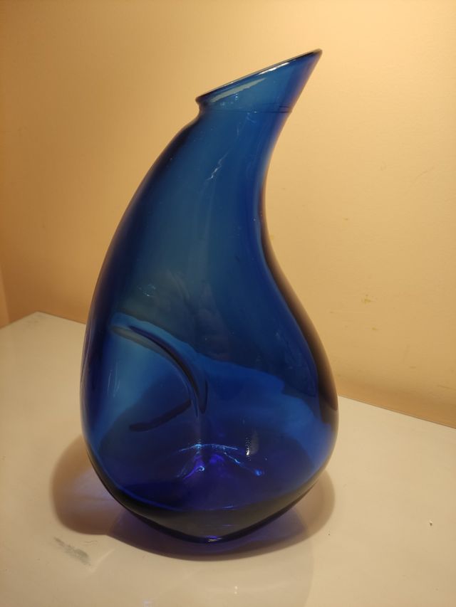 Antiguo jarrón azul + moneda