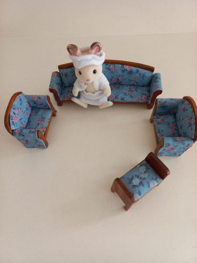 Muebles casa de muñecas