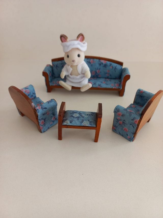 Muebles casa de muñecas