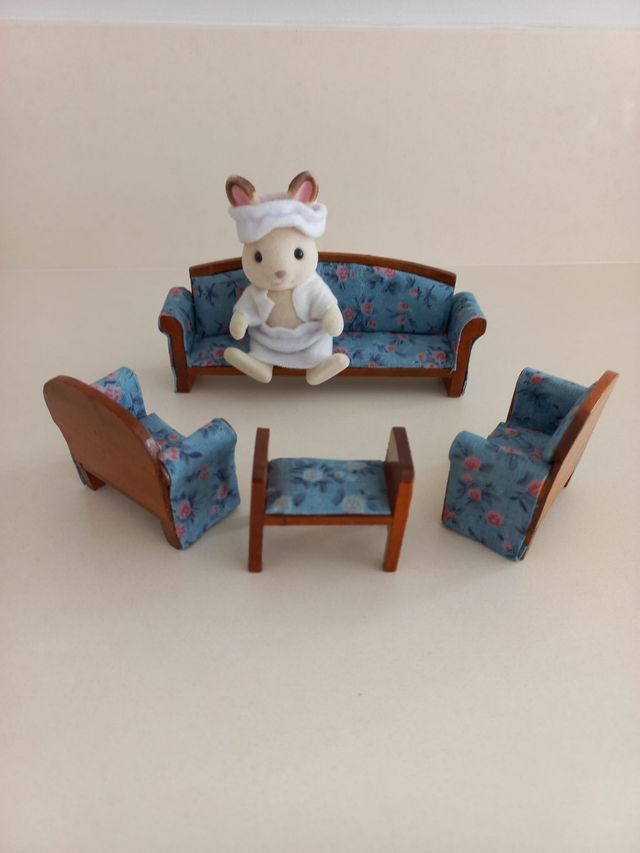 Muebles casa de muñecas