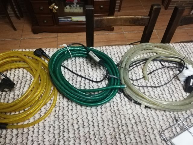 cables luz amarillo, verde y blanco