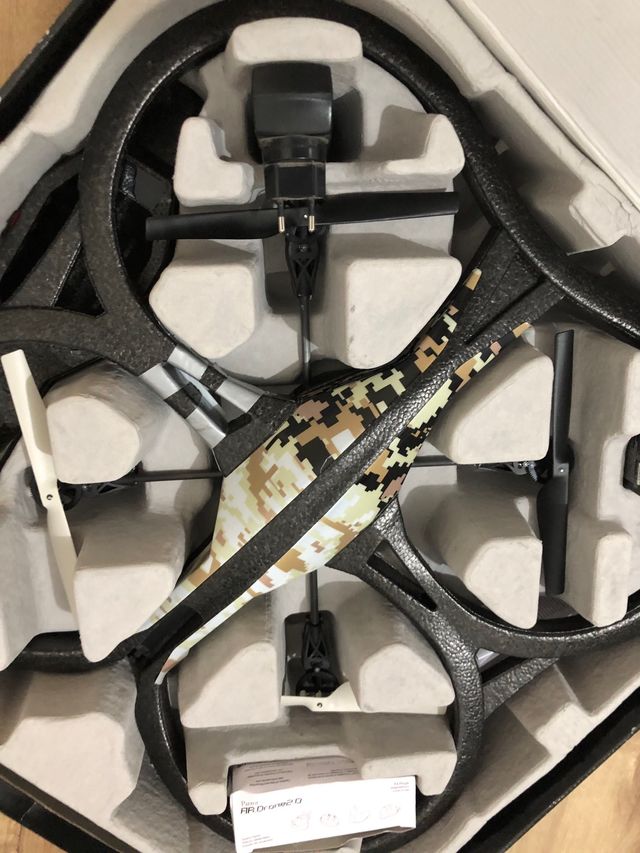 Dron Parrot AR Drone 2.0 Elite Edition