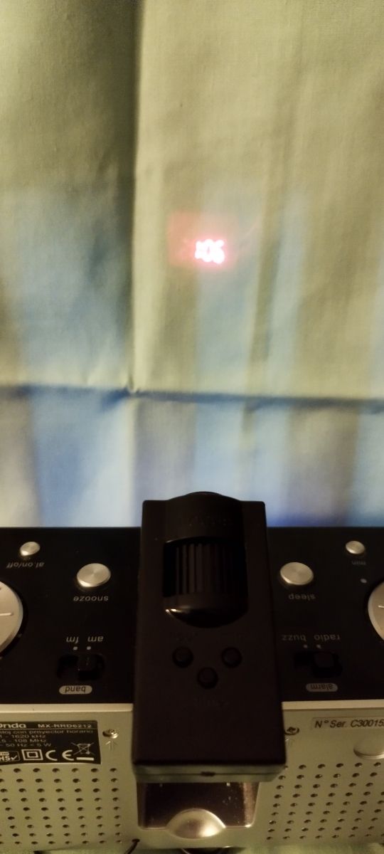 RADIO RELOJ CON PROYECTOR