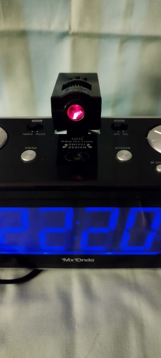 RADIO RELOJ CON PROYECTOR