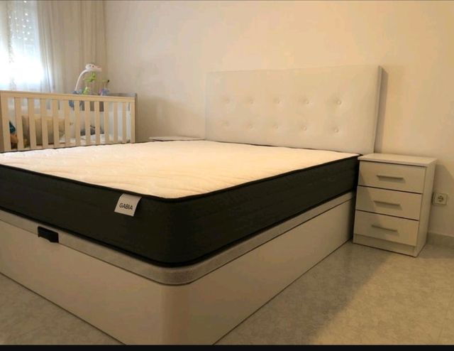 canapé et coltchones et cabezales et mesitas