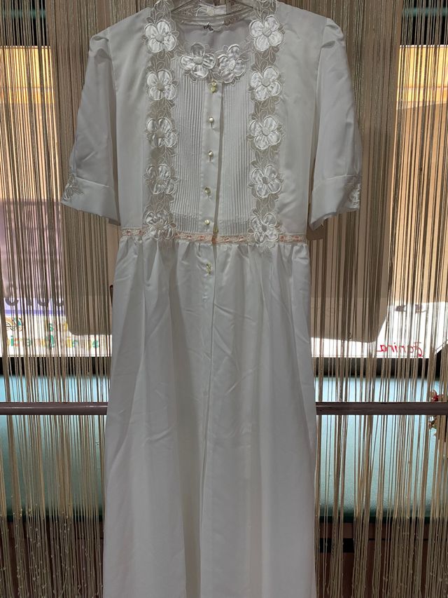 Conjunto novia de bata y camisón artesanal.