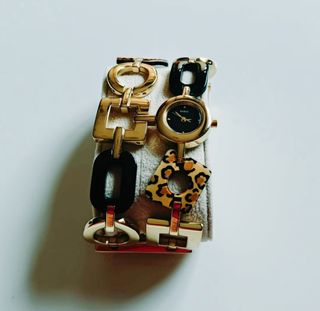 Reloj dorado Guess
