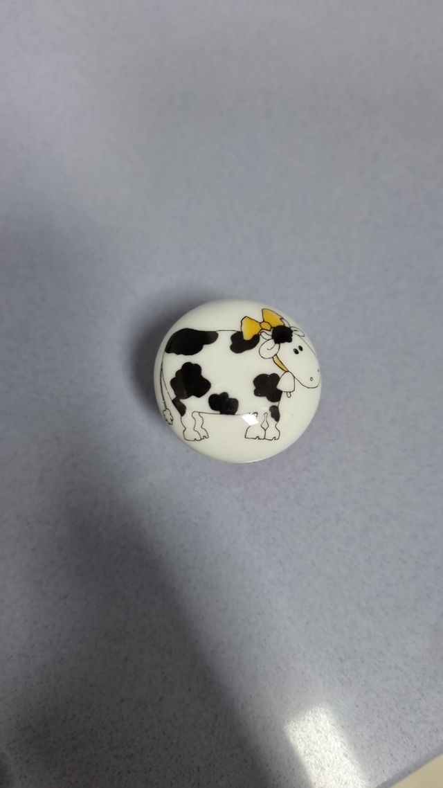 10 Tiradores pomo detalle Vaca en blancos