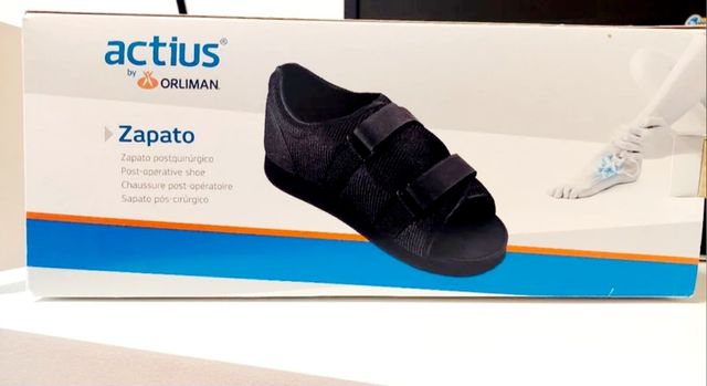Zapato ortopédico.