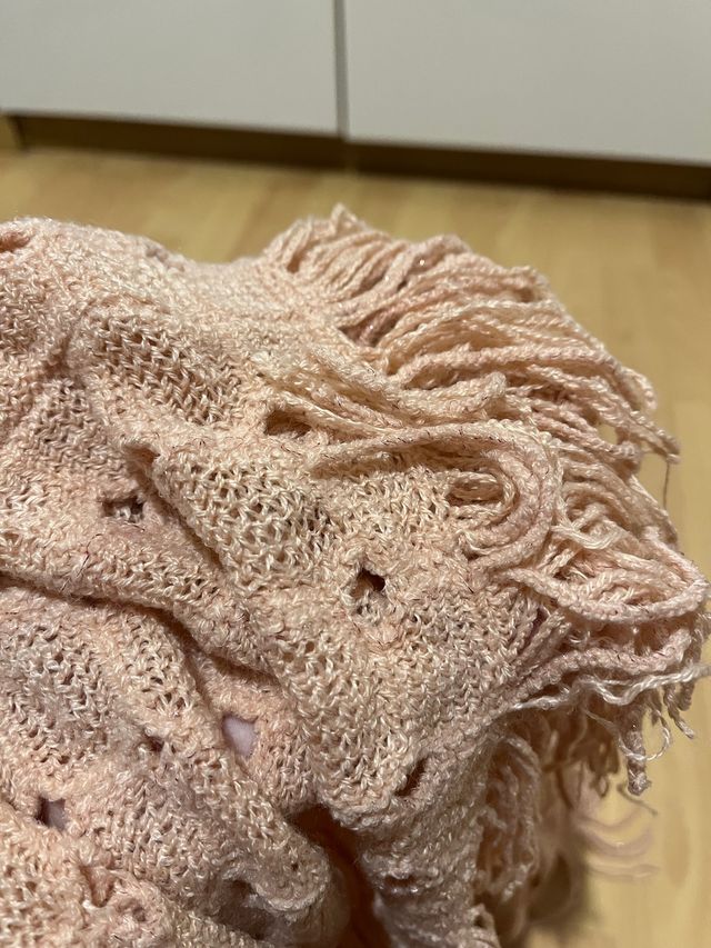 Bufanda cuello rosa con flecos