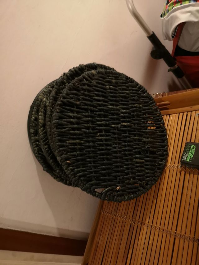 pouf da pavimento o fodere per sgabelli, TV sotto i piatti!!