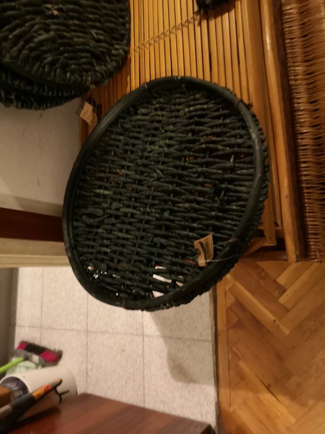 pouf da pavimento o fodere per sgabelli, TV sotto i piatti!!