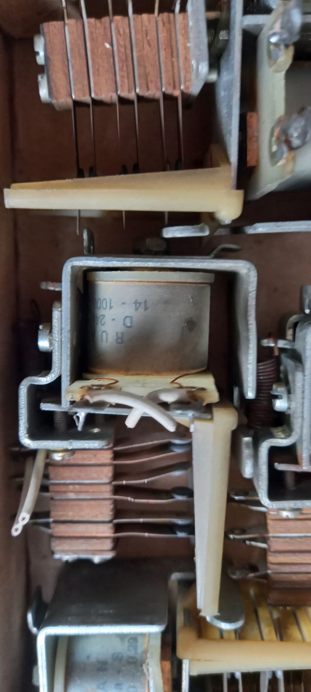 9 RELES CONMUTADOS POTENTES-VINTAGE