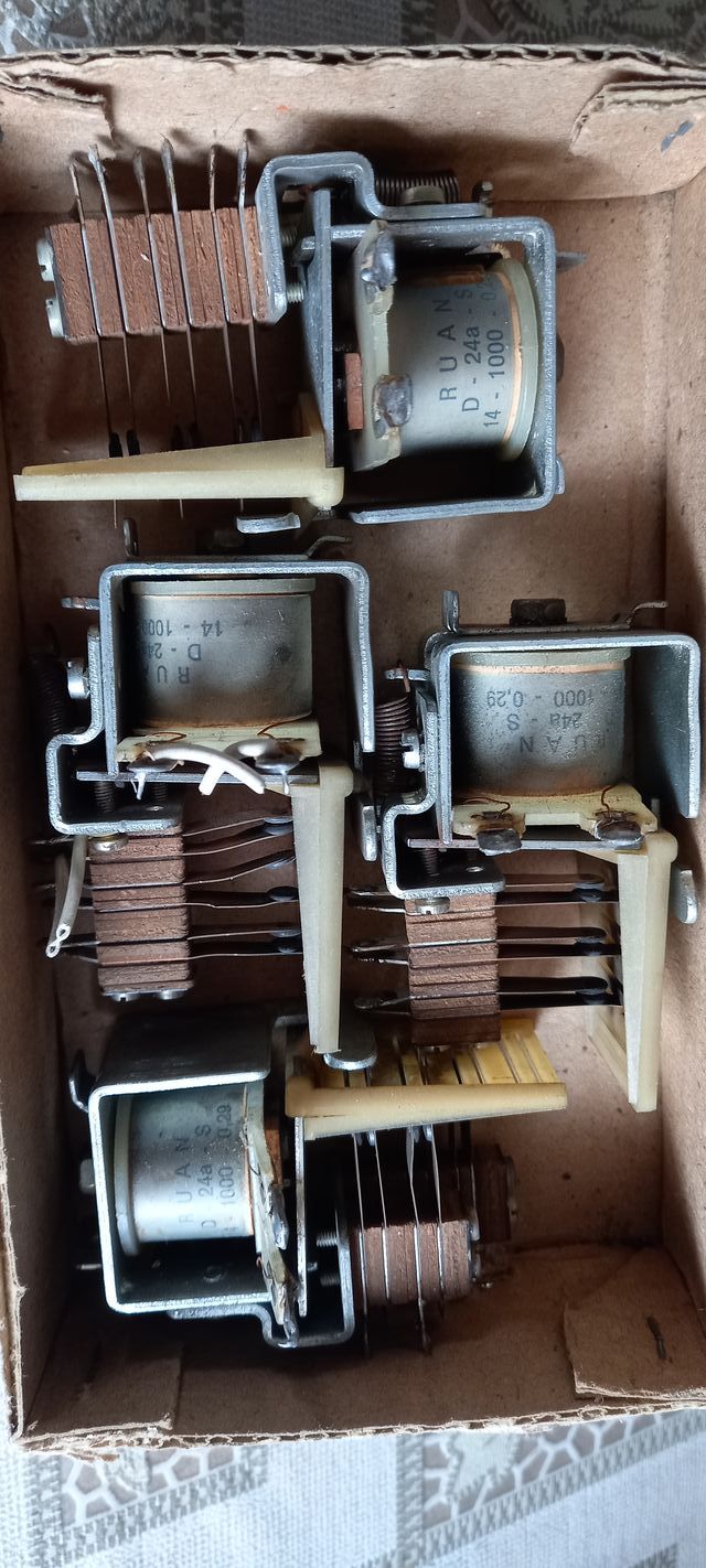 9 RELES CONMUTADOS POTENTES-VINTAGE