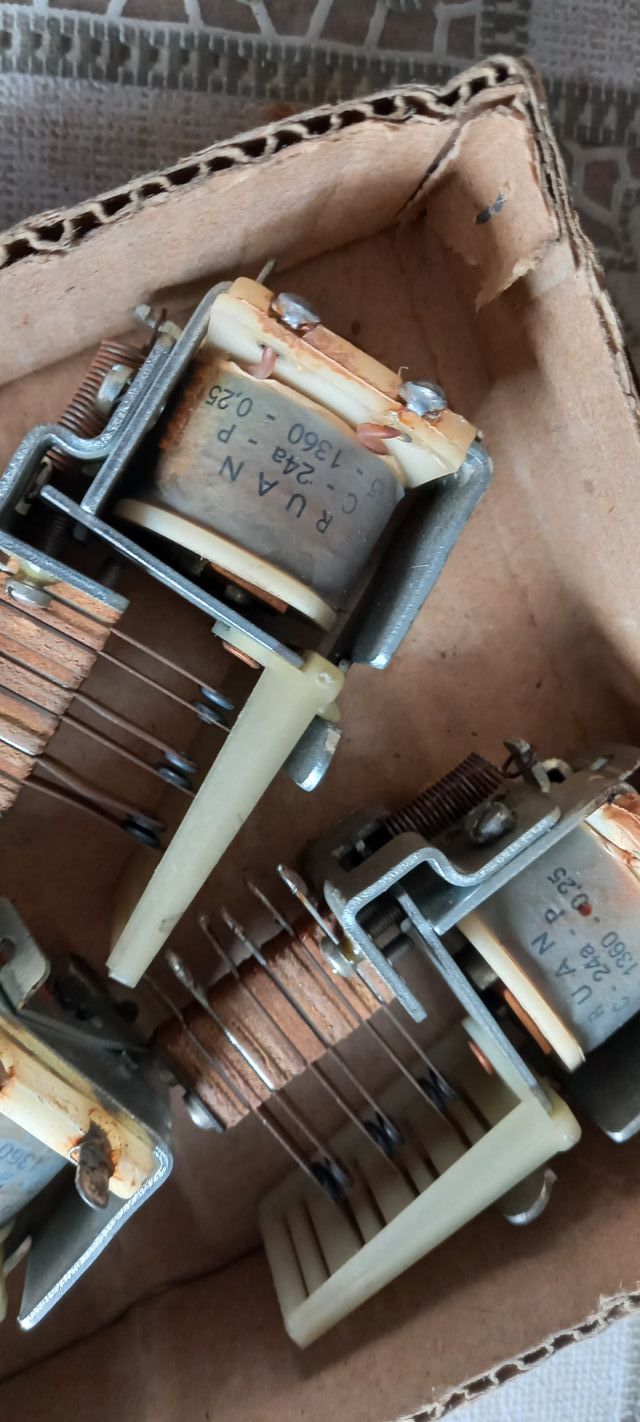 9 RELES CONMUTADOS POTENTES-VINTAGE