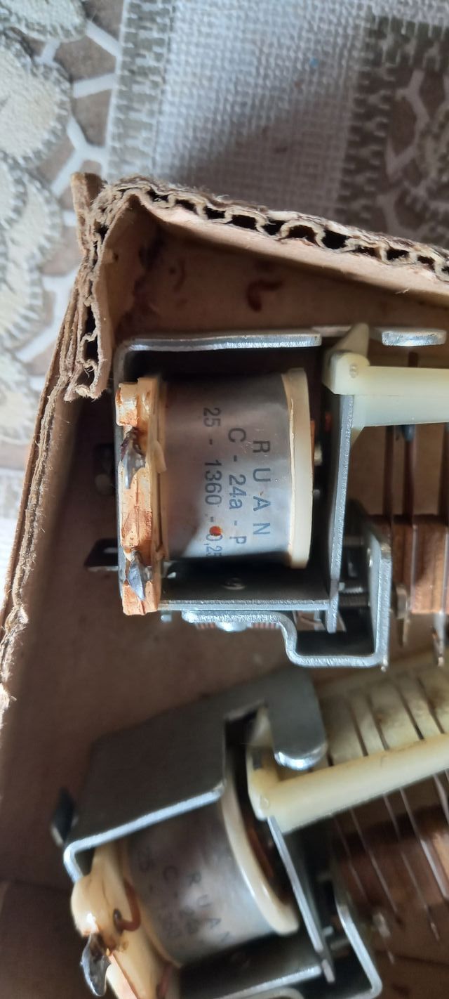 9 RELES CONMUTADOS POTENTES-VINTAGE